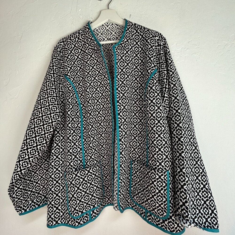 Womens Floral Design Lightweight Reversible Jacket White Black Two-Pocket Casual